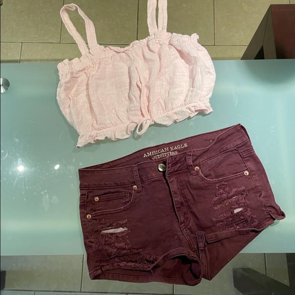 Great outfit to go to the beach or just to take on a cruise pink crop top